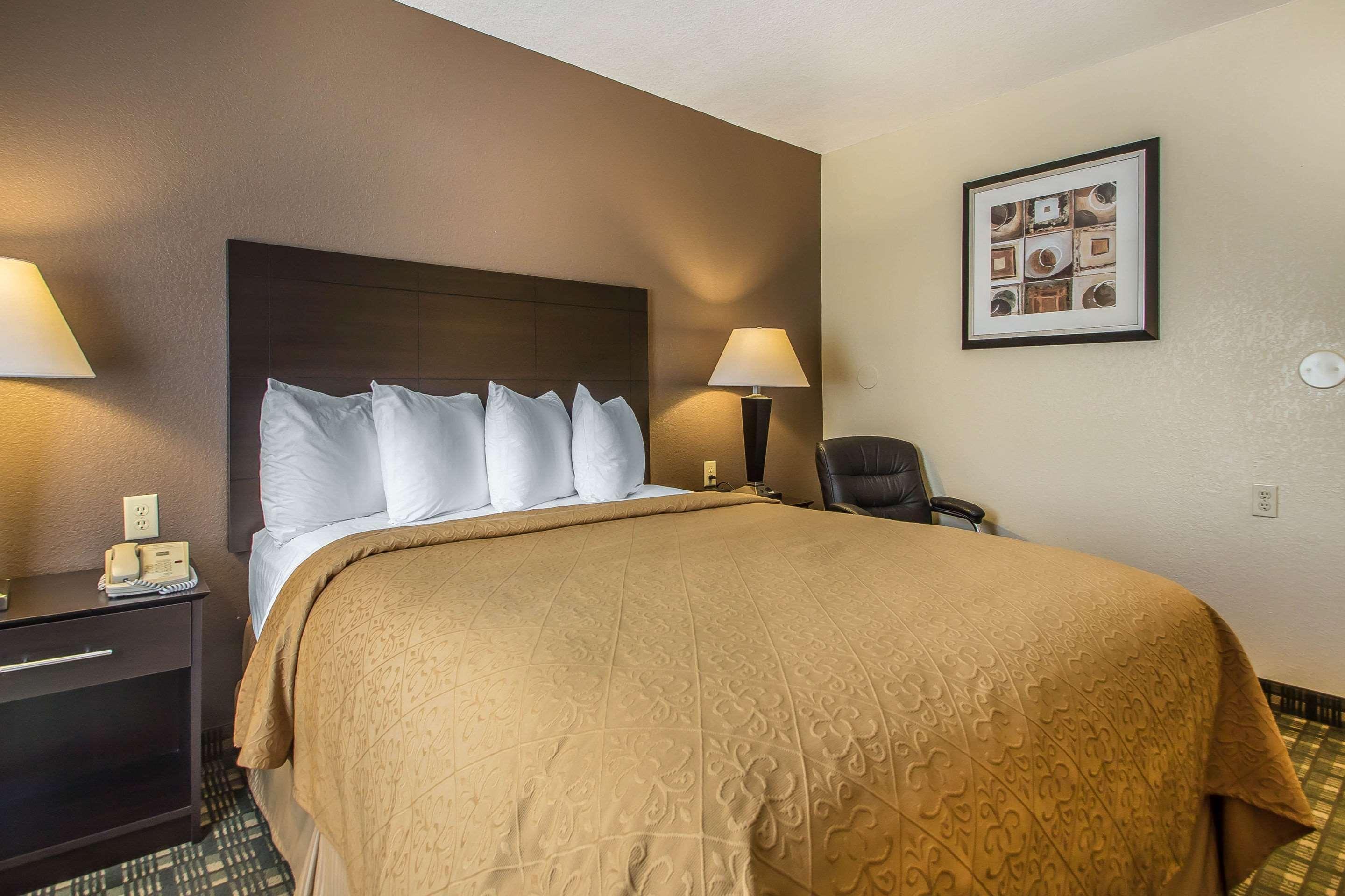 Quality Inn & Suites Decorah Exterior photo