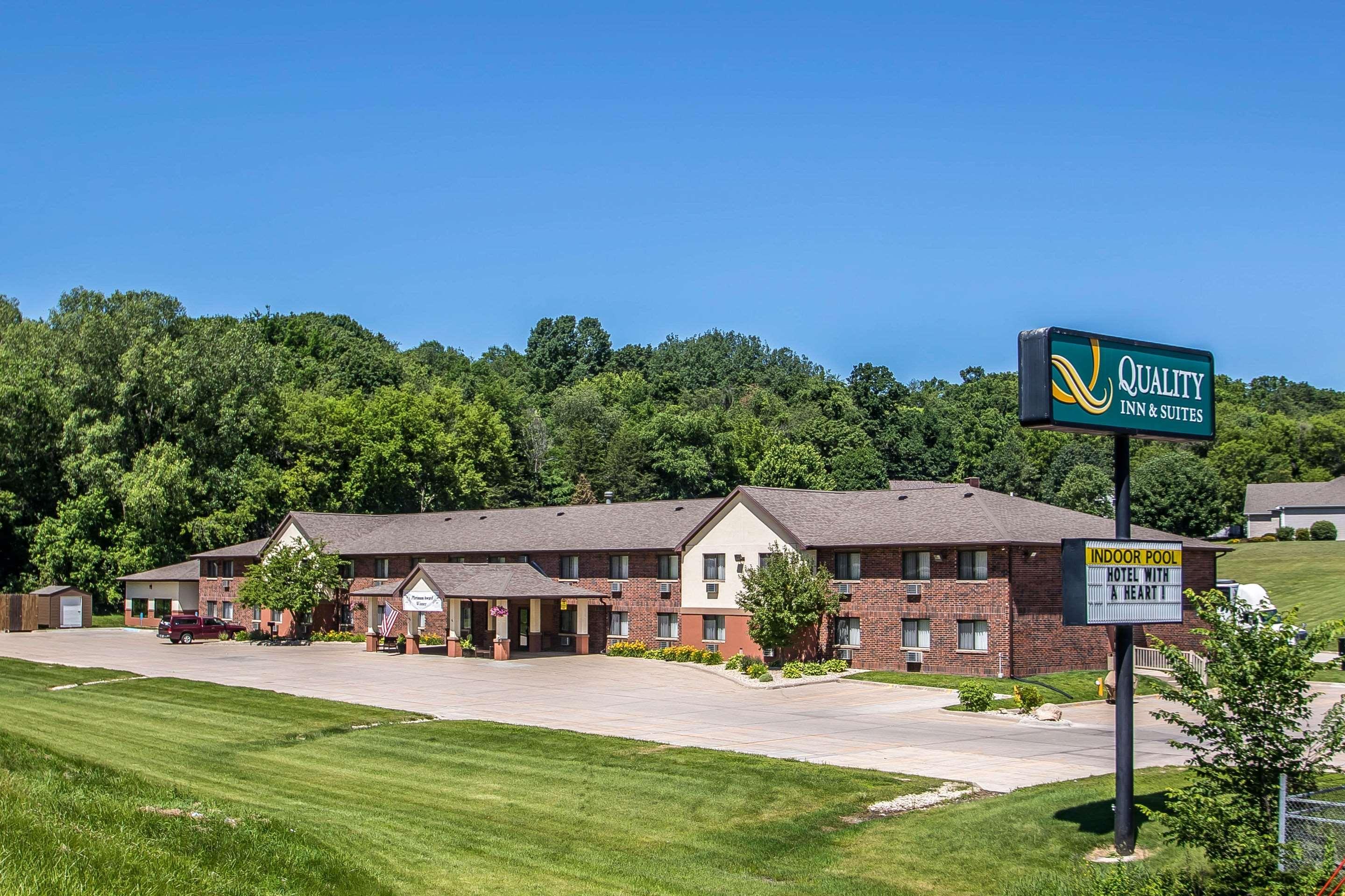 Quality Inn & Suites Decorah Exterior photo