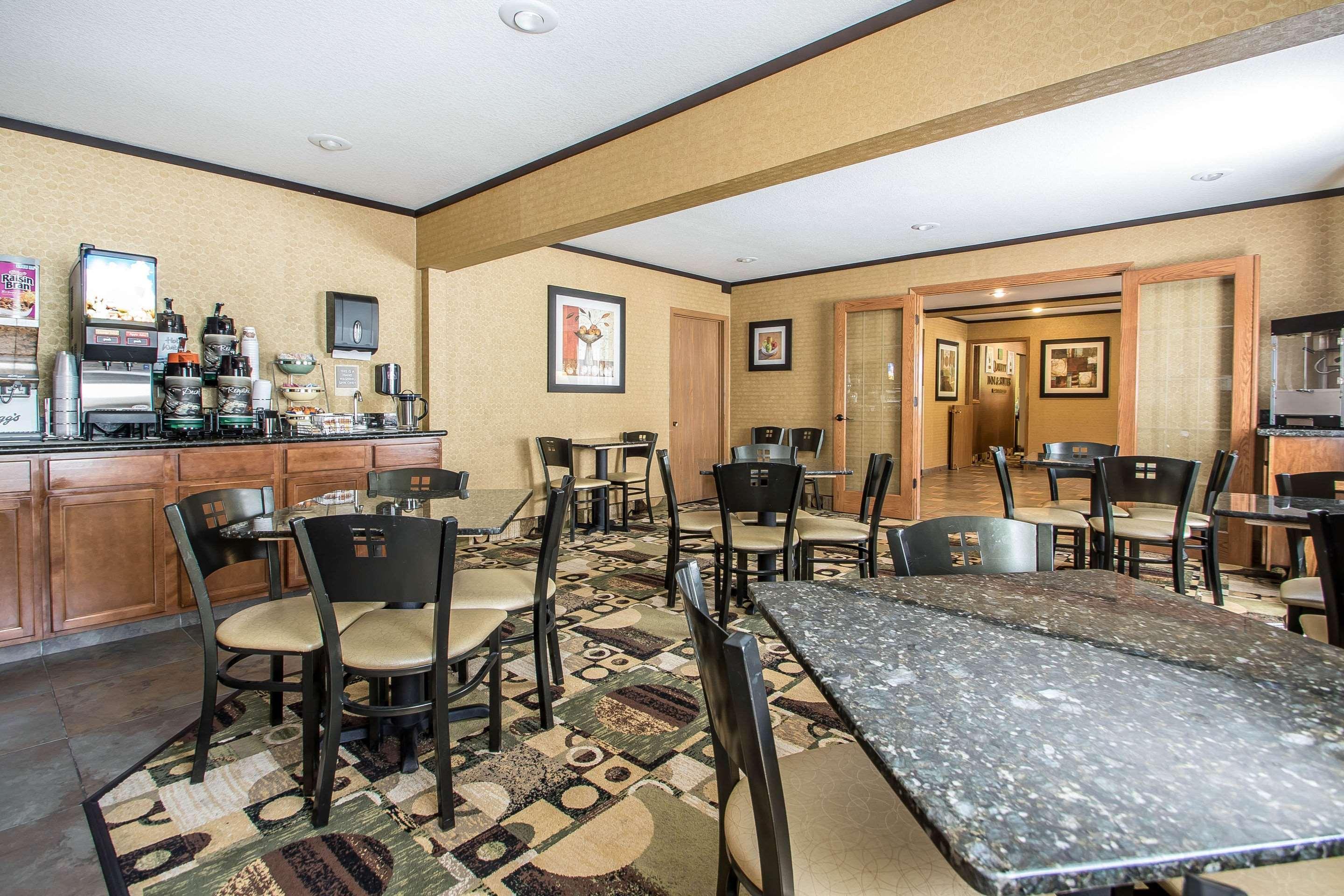 Quality Inn & Suites Decorah Exterior photo